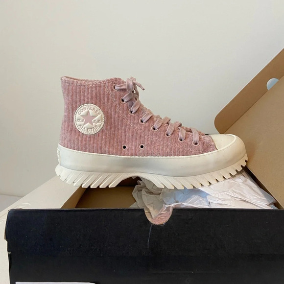 NIB |‎ Chuck Taylor All Star Lugged 2.0 Converse women’s high tops — size 10.5 - Picture 1 of 8